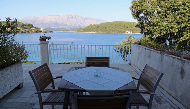 One bedroom apartment near beach Lumbarda, Korčula (A-4446-a)