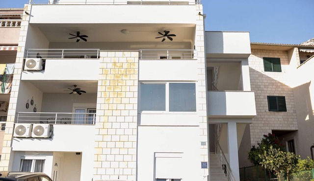 One bedroom apartment with air-conditioning Makarska (A-19795-b) in Makarska