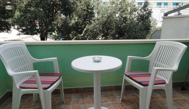 One bedroom apartment with terrace Makarska (A-25386-b)