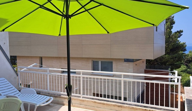 One bedroom apartment with terrace and sea view Makarska (A-25386-c)