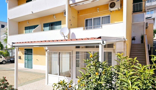 One bedroom apartment with balcony Makarska (A-25826-b) in Makarska