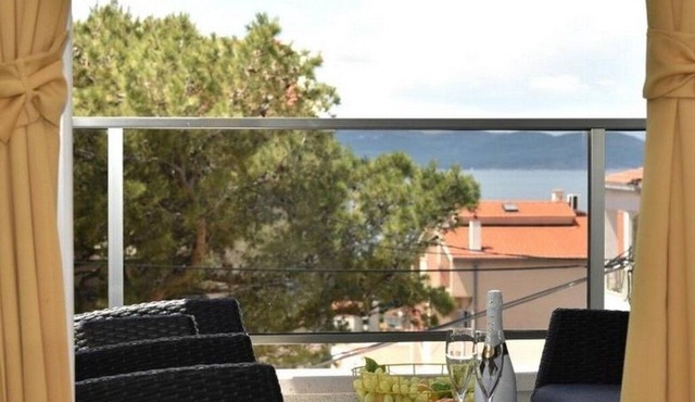 One bedroom apartment with balcony and sea view Makarska (A-27490-b)