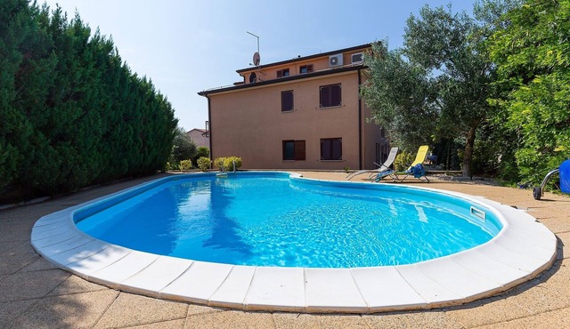 One bedroom apartment with a swimming pool Novigrad (A-7078-a)