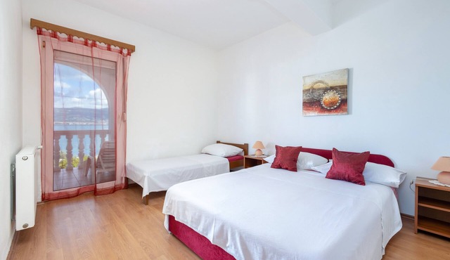 One bedroom apartment near beach Arbanija, Čiovo (A-19527-a) in Slatine