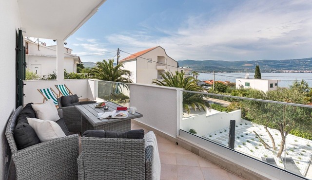 One bedroom apartment with a swimming pool Arbanija, Čiovo (A-25090-a) in Slatine