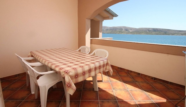 One bedroom apartment near beach Kustići, Pag (A-6376-b)