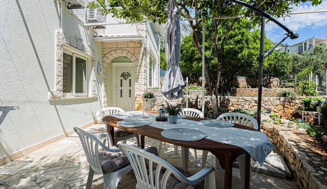 One bedroom apartment near beach Živogošće - Porat, Makarska (A-6899-b) in Igrane
