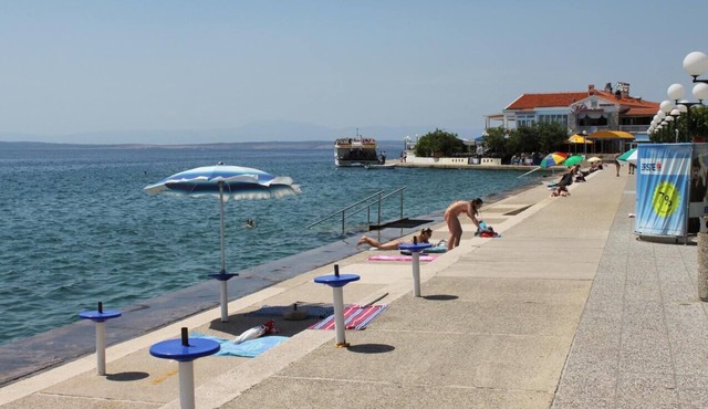 One bedroom apartment near beach Selce, Crikvenica (A-14306-b)