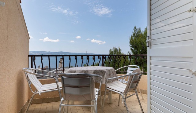 One bedroom apartment near beach Nemira, Omiš (A-2782-c) in Omiš
