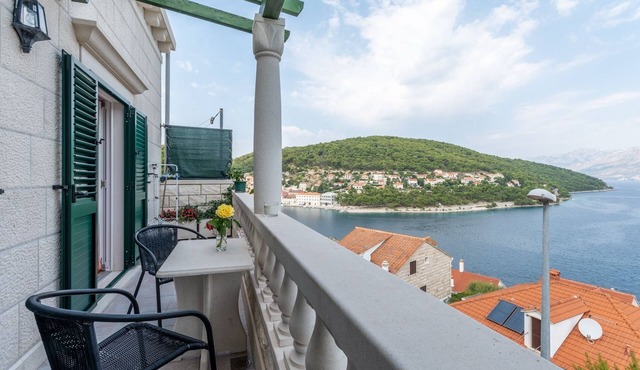One bedroom apartment with balcony and sea view Pučišća, Brač (A-5625-a) in Pučišća