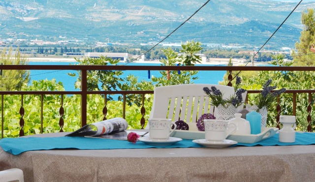 One bedroom apartment with terrace and sea view Arbanija, Čiovo (A-5228-c)