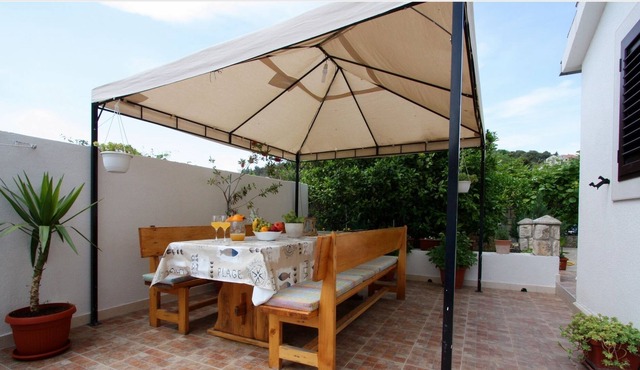 One bedroom apartment with terrace Sutivan, Brač (A-2842-h) in Sutivan