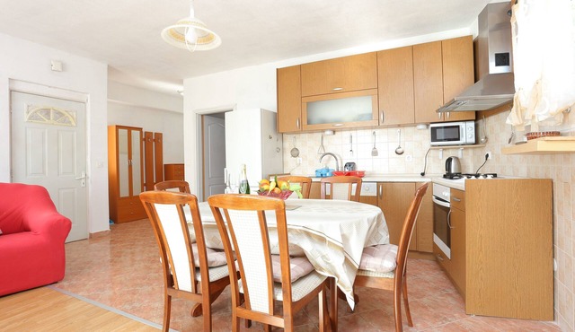 One bedroom apartment with balcony and sea view Tučepi, Makarska (A-2676-c)
