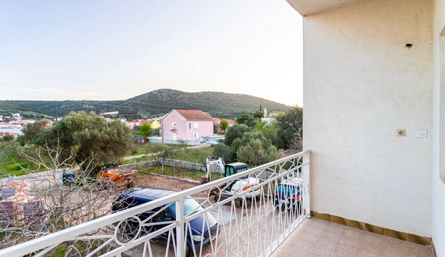 One bedroom apartment with balcony and sea view Vinišće, Trogir (A-1165-b) in Vinišce