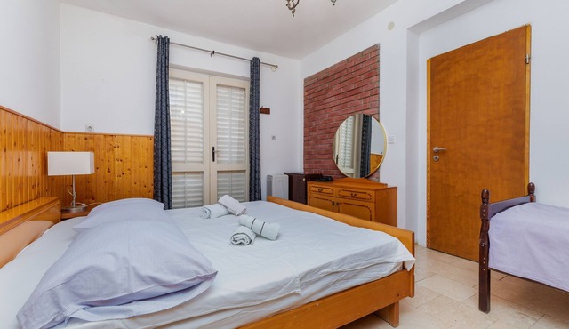 One bedroom apartment with terrace and sea view Brela, Makarska (A-22910-c)