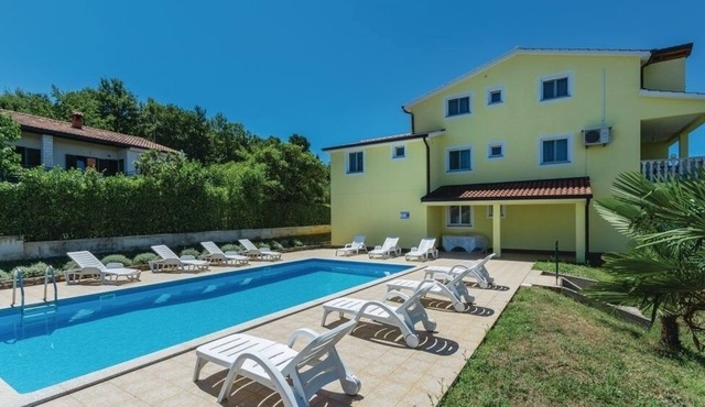 One bedroom apartment with a swimming pool Valkarin, Poreč (A-24238-a)