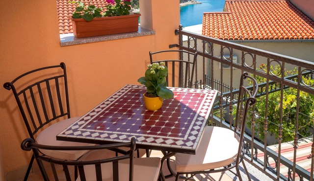 One bedroom apartment with balcony and sea view Brela, Makarska (A-13118-b)