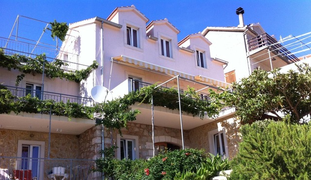 One bedroom apartment with terrace and sea view Ivan Dolac, Hvar (A-15483-b)