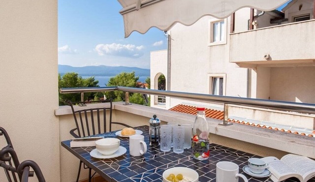 One bedroom apartment with balcony and sea view Bol, Brač (A-23375-a)