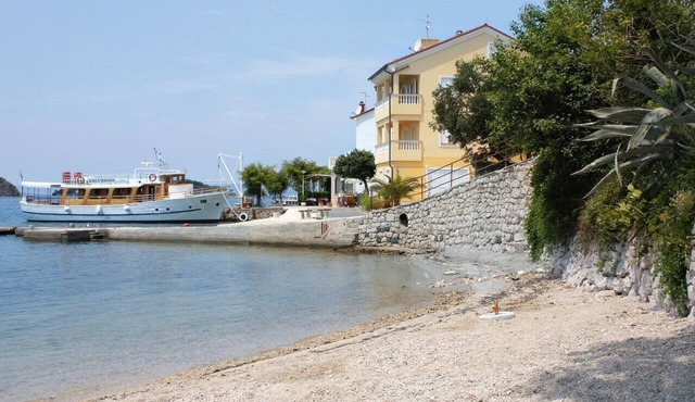 One bedroom apartment with balcony and sea view Supetarska Draga - Gornja, Rab (A-13645-c)