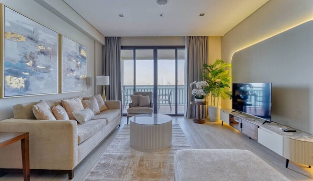 Palm Paradise 1BR | Beachfront Escape w/Pool, Gym, Parking & Balcony in Palm