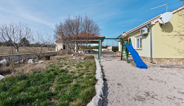 Peaceful Cottage in Benkovac with Swimming Pool in Benkovac