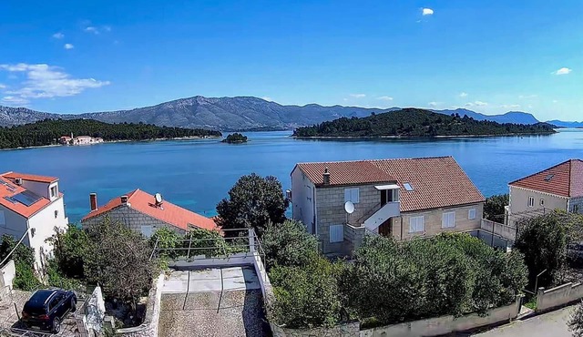 Pet friendly apartment in Lumbarda with WiFi in Lumbarda