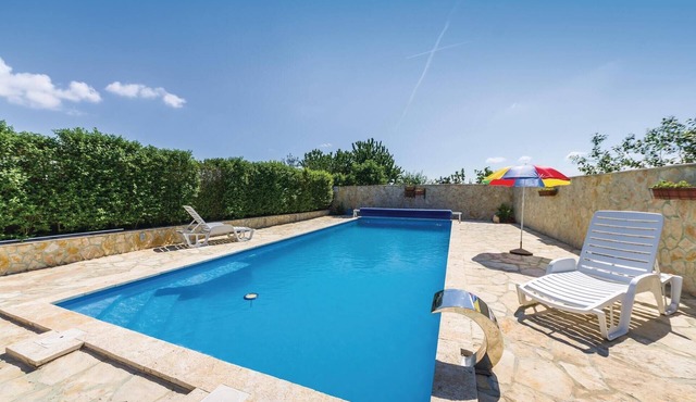 Pet friendly apartment in Vrana
