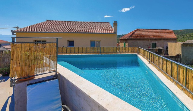 Pet friendly home in Slatine