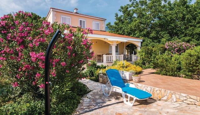 Picturesque Escape Holiday Home with Pool and Sauna - Four Bedroom Holiday Home with Sauna and Pool