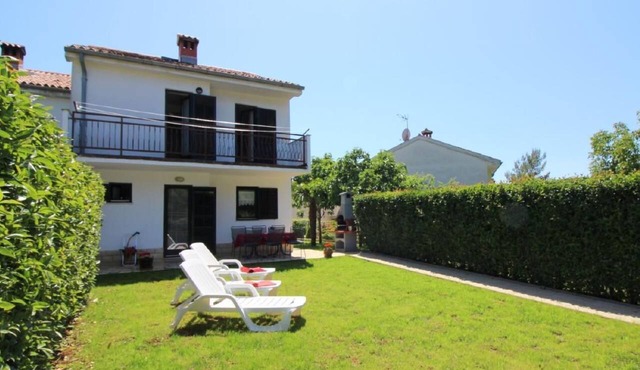 Pinia in Strandnähe mit Garten by Interhome