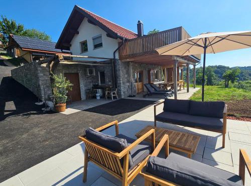 Pirman Vineyard Cottage in Bučka