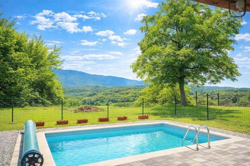 Pool House Green View/w Jacuzzi & Garden - Happy Rentals in Oroslavje