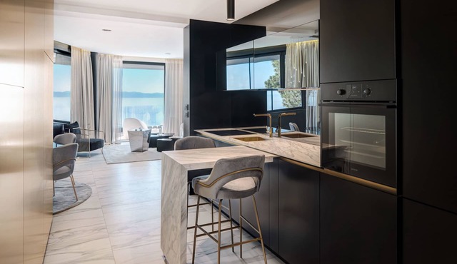 Posh Residence Luxury Suites