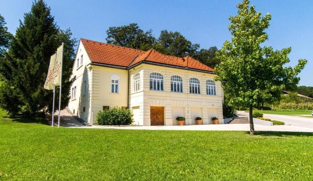 Prepustite se udobju Vile Istenič in Brežice