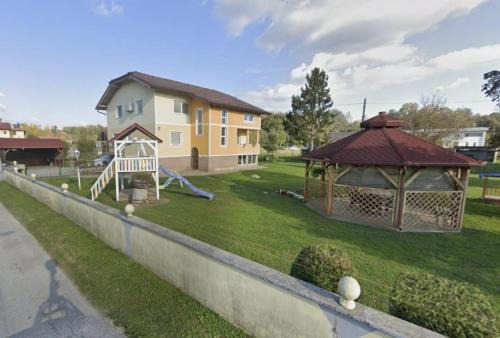Private Apartment with Separate Entrance