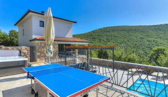 Private Villa with hot tub, WIFI, private pool, A/C, TV, terrace, pets allowed, panoramic view