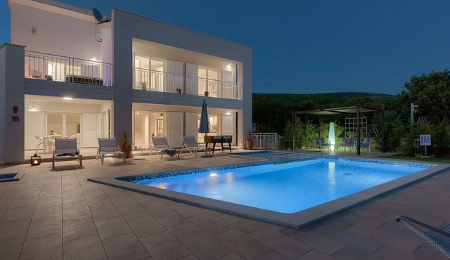 Private Villa with private pool, A/C, WIFI, hot tub, TV, terrace, pets allowed, panoramic view in Valhova