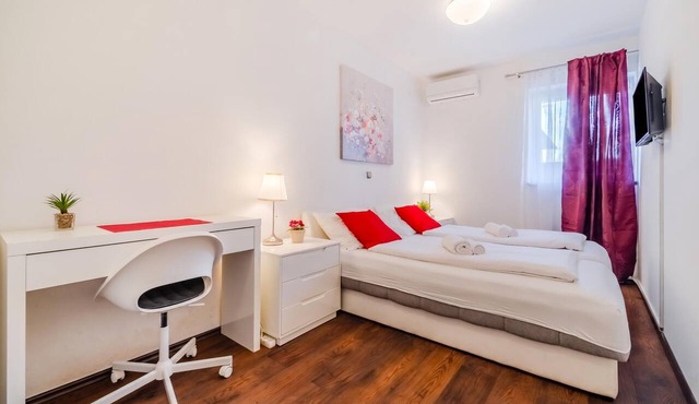Red Vibe Studio Central 1, Zagreb, Croatia