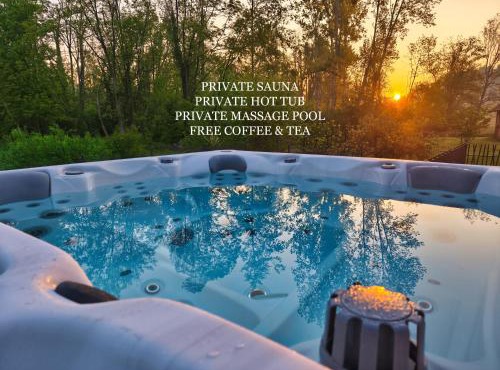 Relax Apartma - Premium Nature & Spa with Private Sauna & Jacuzzi in Tisina