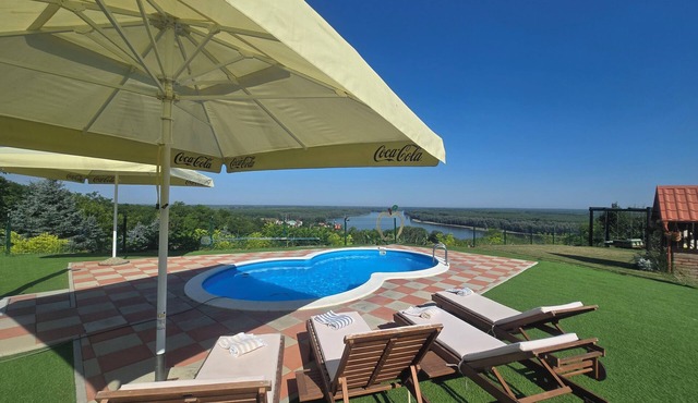 Relax by the Danube with pool, wellness and unforgettable sunsets