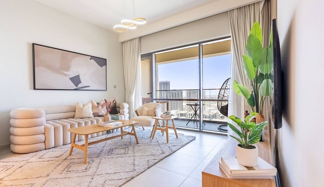 Relaxing 1BR Retreat with Partial Creek Views, Only a 10-Minute Drive to a Mall in Dubai