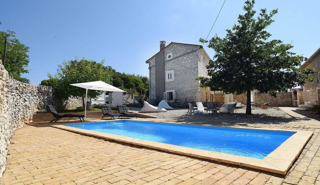 Renovated charming stone villa with swimming pool in Režanci
