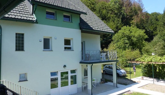 Riverside garden apartment Three Springs Tri Zvira