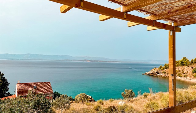 Robinson house with private beaches near Bol