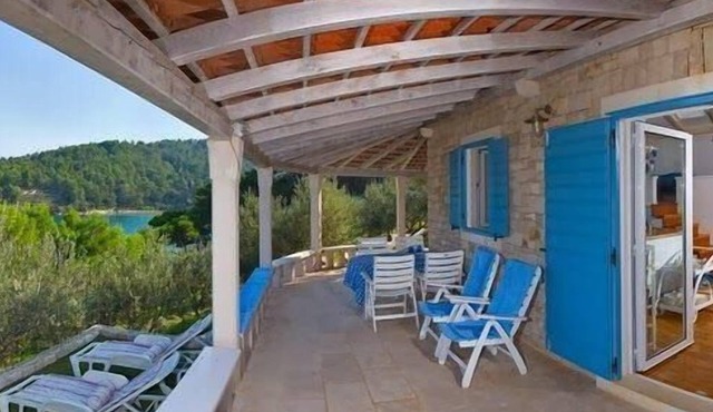 Romantic traditional stone house in first row to the beach - Robinson Tourism at its best in Postira