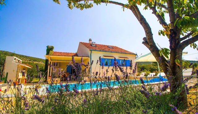 Romantisches Haus in Krušvar mit privatem Pool by Interhome in Dicmo
