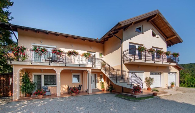 Rooms Šajina in Podgrad