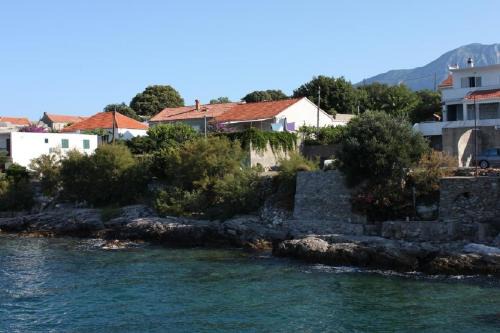 Rooms Mare - economy rooms in Sućuraj