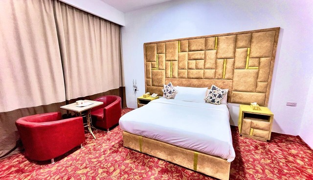 Royal Beach Hotel in Shinas